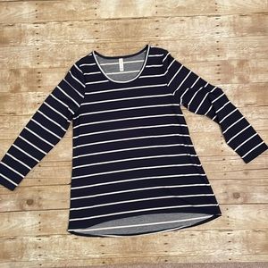 Lularoe Lynnae - navy and white